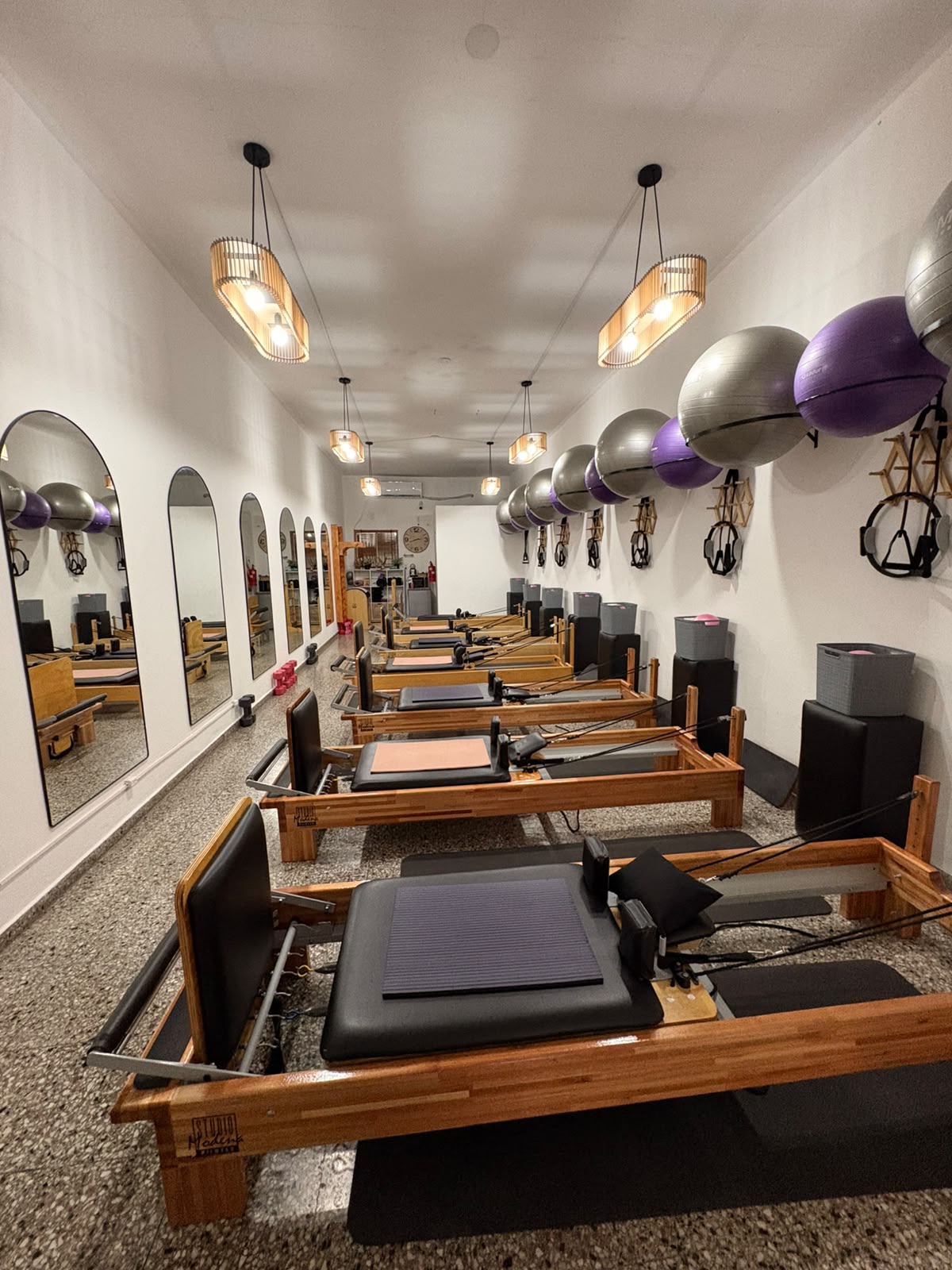 Sala de Pilates Reformer del Centro NH vista desde la entrada